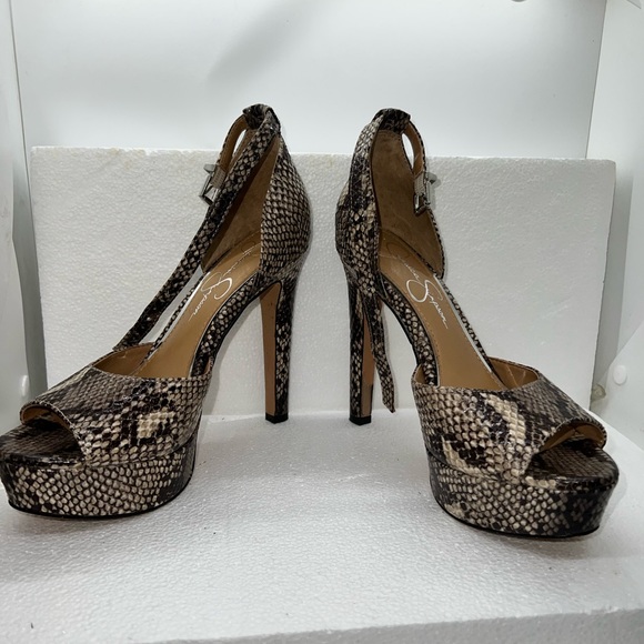Jessica Simpson Snake skin look heels - Picture 4 of 5
